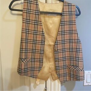 BURBERRY VEST 
(Vintage)